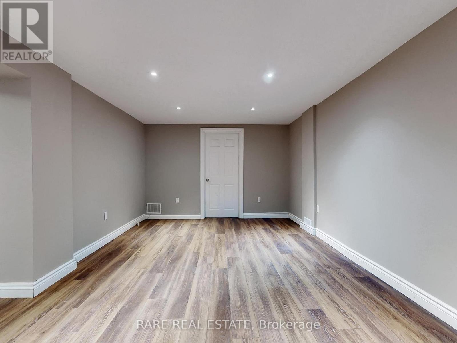 Lower - 359 East 42nd Street, Hamilton, Ontario  L8T 3A6 - Photo 5 - X12696764