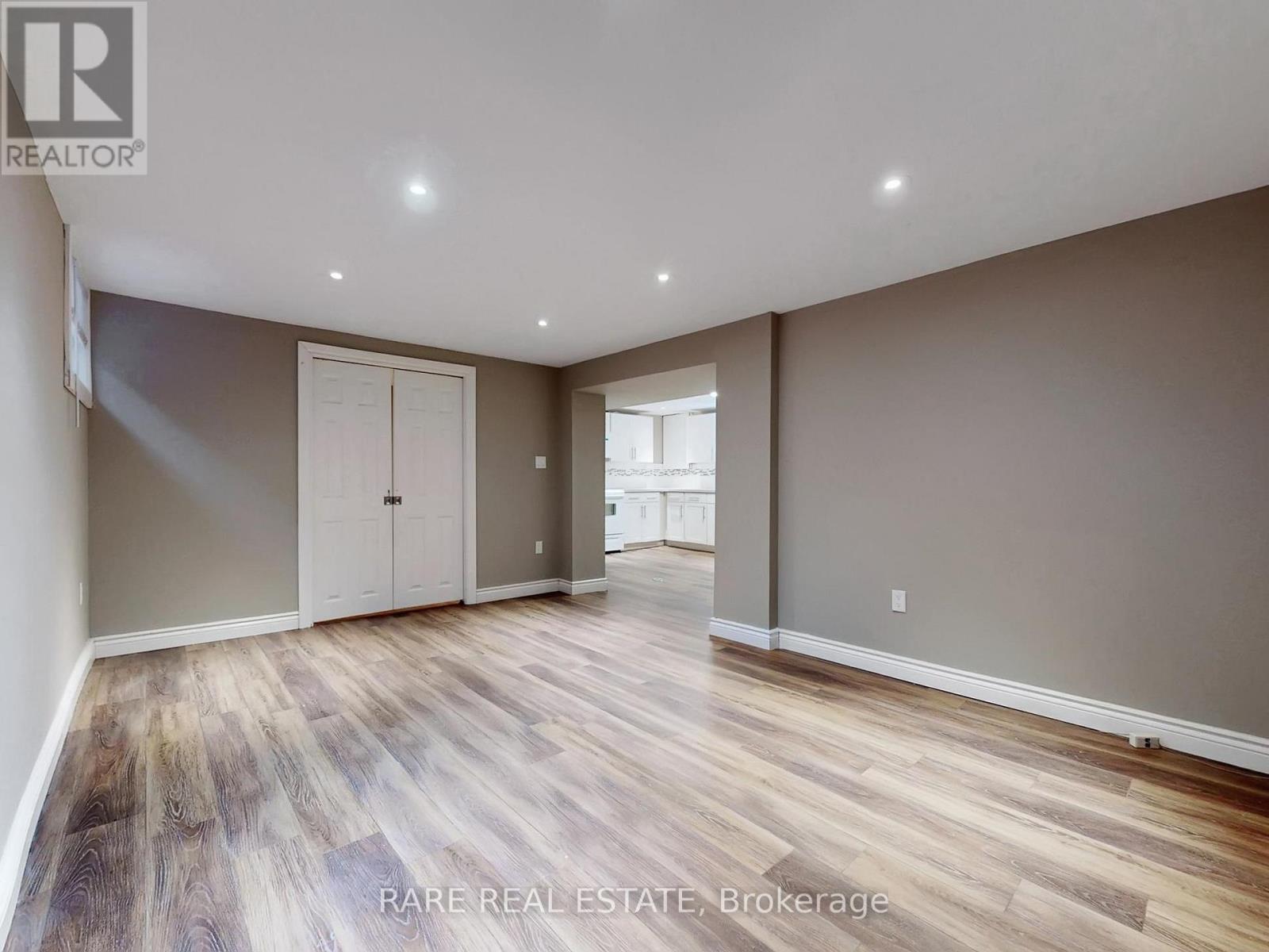 Lower - 359 East 42nd Street, Hamilton, Ontario  L8T 3A6 - Photo 9 - X12696764