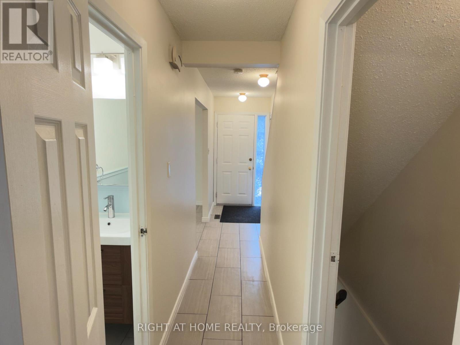 51 - 1213 Bowmount Street, Ottawa, Ontario  K1J 8T3 - Photo 2 - X12683954