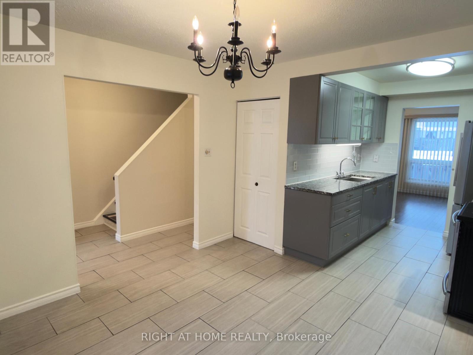 51 - 1213 Bowmount Street, Ottawa, Ontario  K1J 8T3 - Photo 7 - X12683954