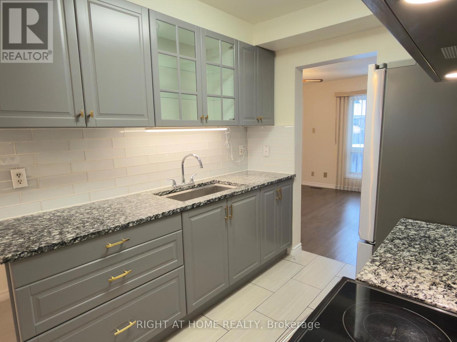 51 - 1213 Bowmount Street, Ottawa, Ontario  K1J 8T3 - Photo 9 - X12683954