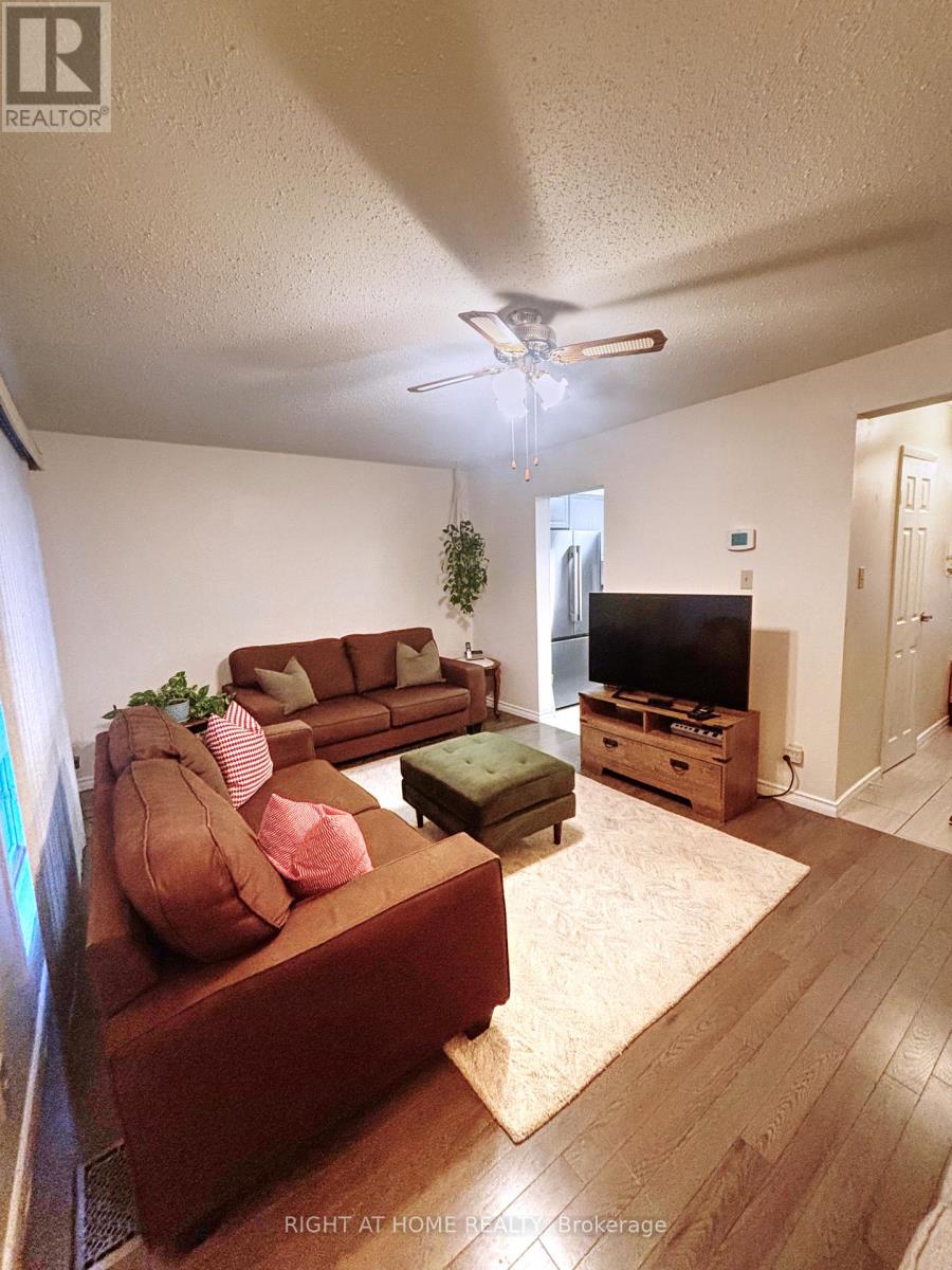 51 - 1213 Bowmount Street, Ottawa, Ontario  K1J 8T3 - Photo 4 - X12683954