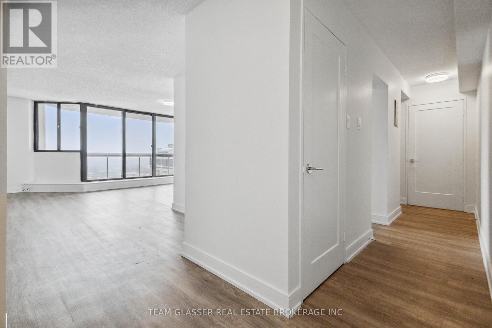 304 - 340 Colborne Street, London East, Ontario  N6B 3N1 - Photo 5 - X12696906