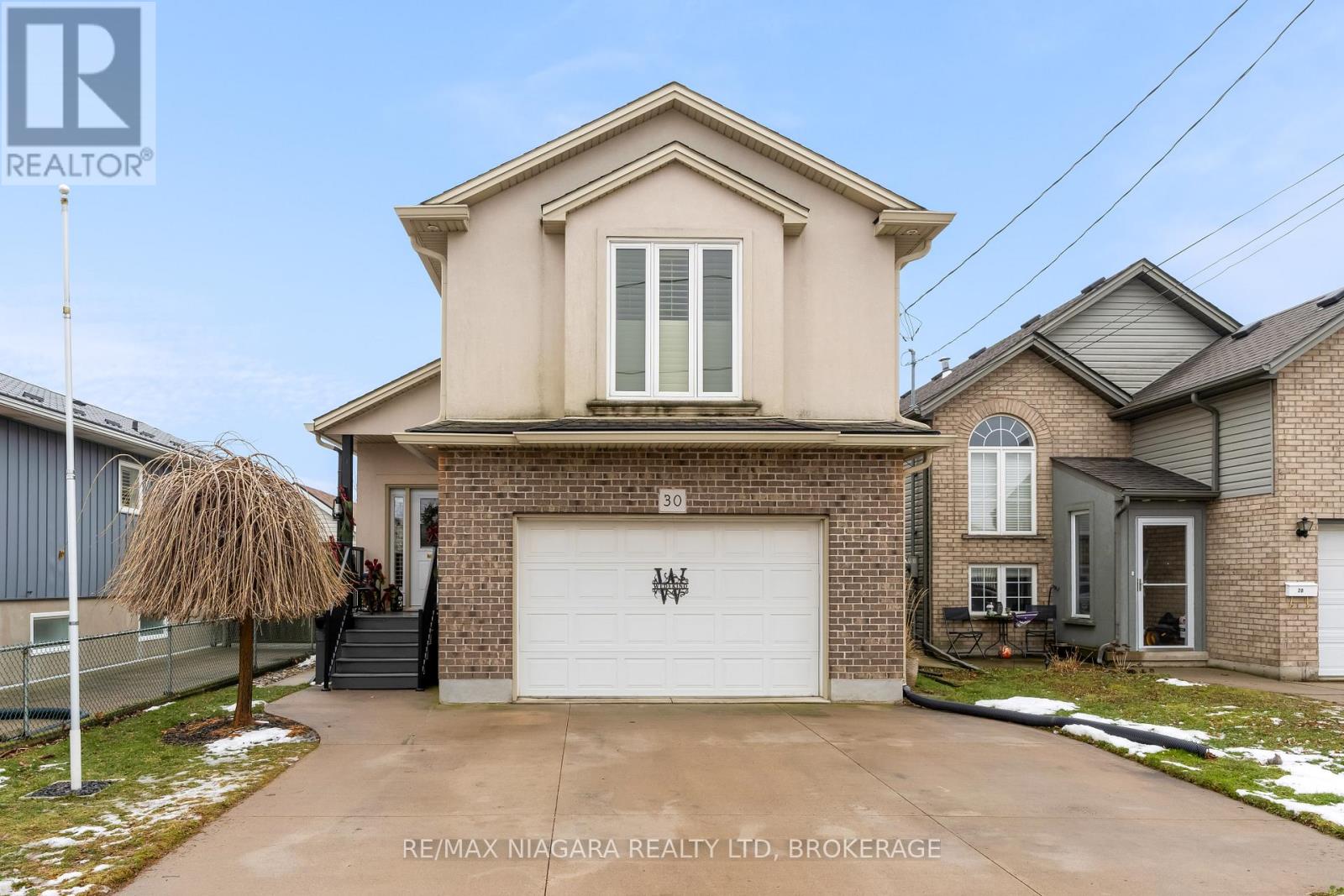 30 Ball Avenue E, St. Catharines, Ontario  L2T 1B5 - Photo 2 - X12678086