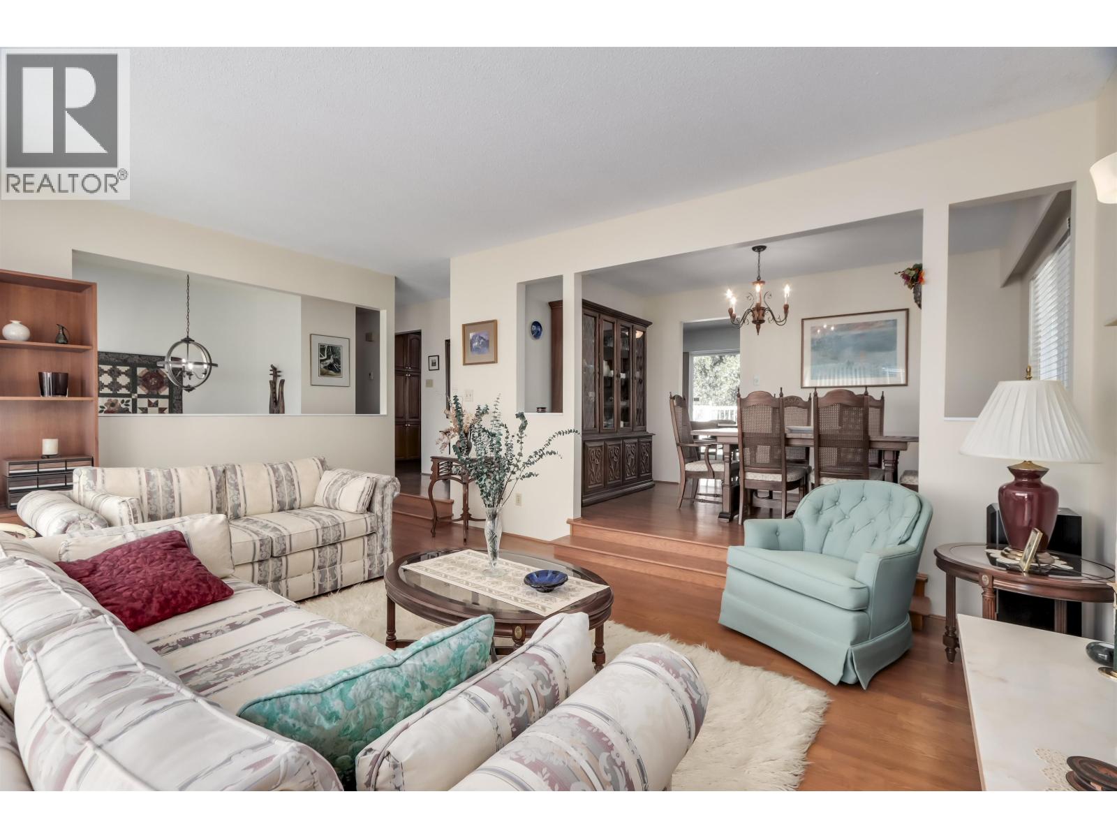 2141 Dauphin Place, Burnaby, British Columbia  V5B 4G8 - Photo 5 - R3079602