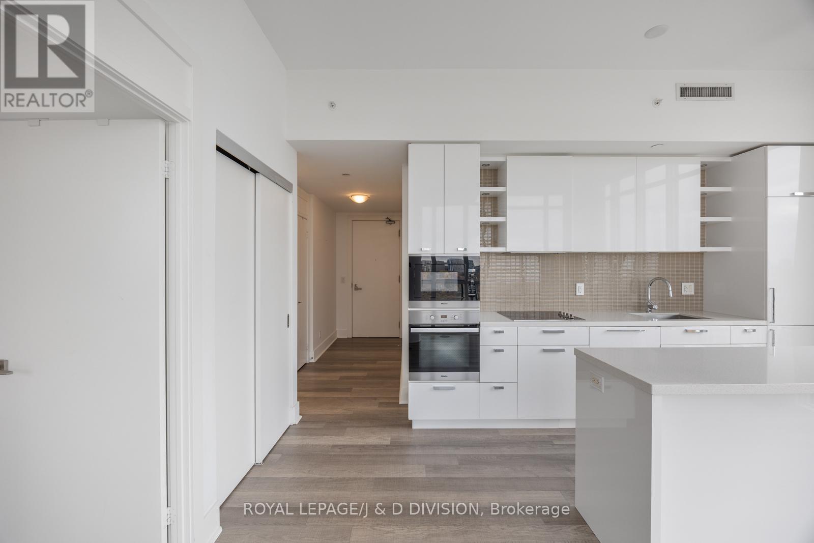 2702 - 32 Davenport Road, Toronto, Ontario  M5R 0B5 - Photo 16 - C12696914