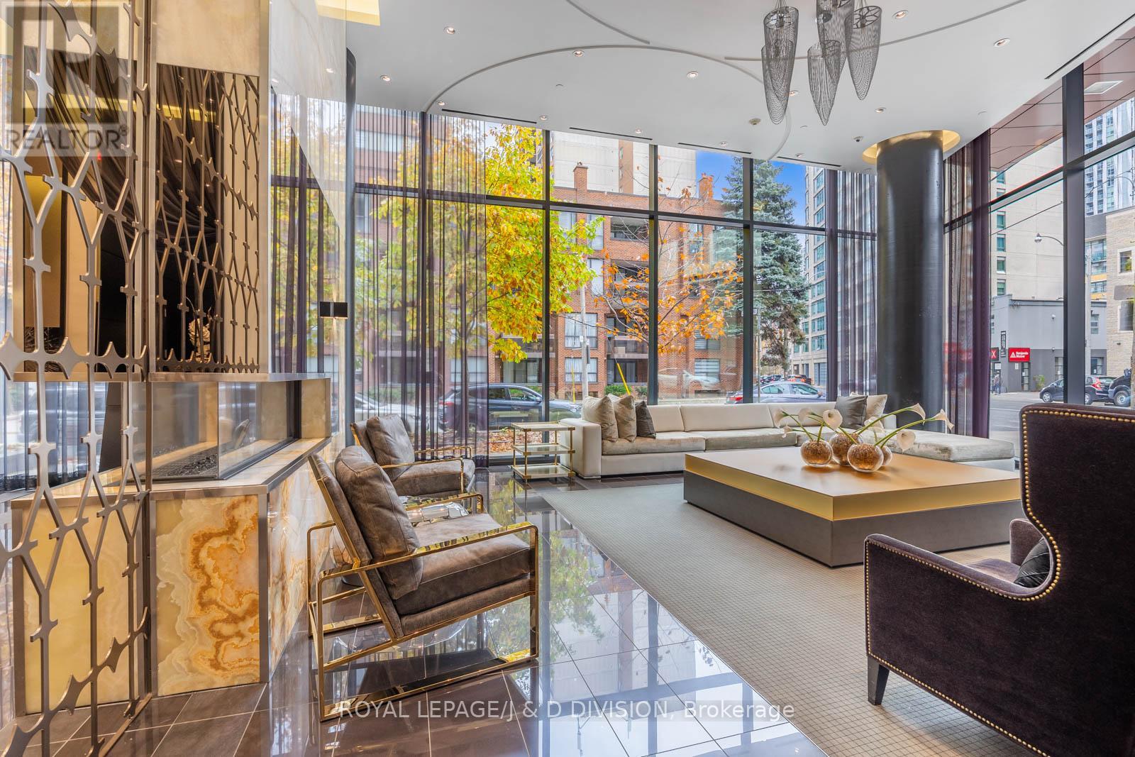 2702 - 32 Davenport Road, Toronto, Ontario  M5R 0B5 - Photo 3 - C12696914