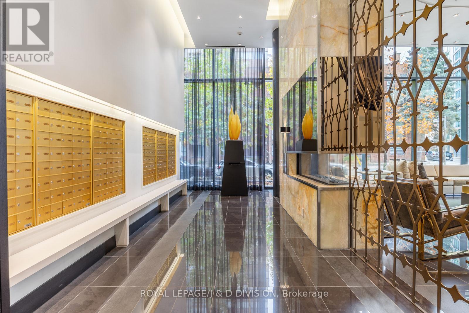 2702 - 32 Davenport Road, Toronto, Ontario  M5R 0B5 - Photo 4 - C12696914