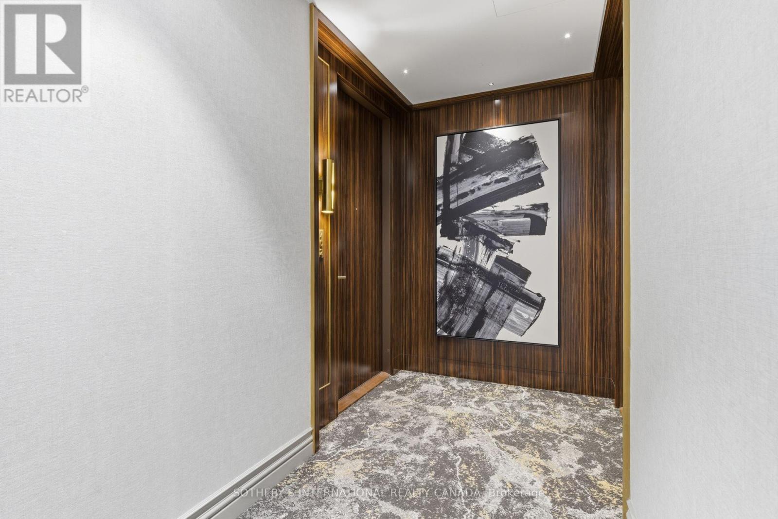 702 - 455 Wellington Street W, Toronto, Ontario  M5V 0V8 - Photo 2 - C12696060