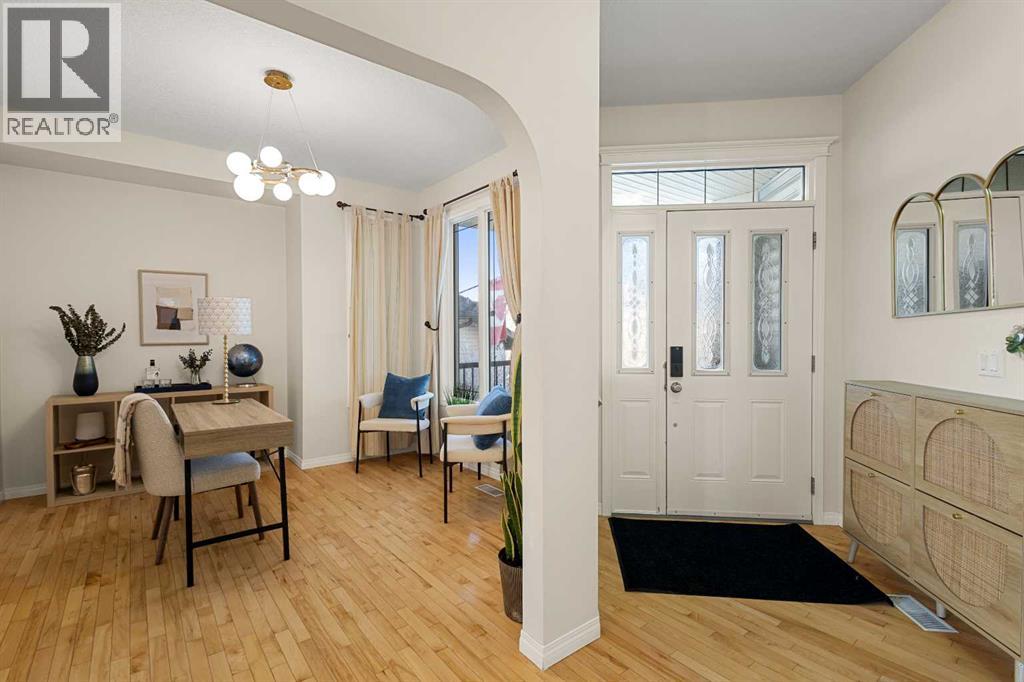 511 Cresthaven Place Sw, Calgary, Alberta  T3B 5Z8 - Photo 4 - A2276505