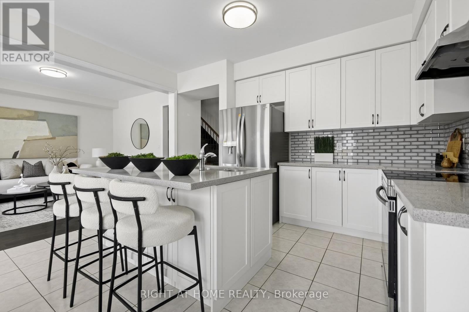 1218 Corby Way, Innisfil, Ontario  L9S 0R1 - Photo 10 - N12696880