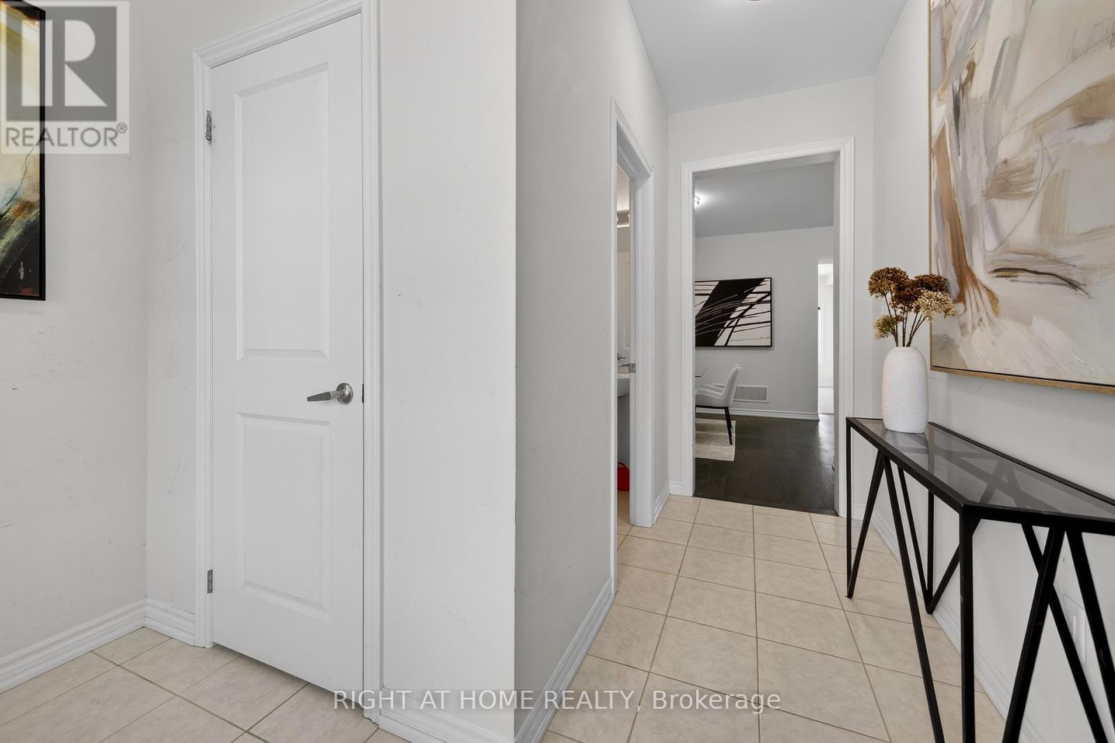 1218 Corby Way, Innisfil, Ontario  L9S 0R1 - Photo 5 - N12696880