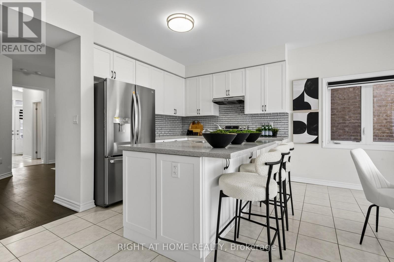 1218 Corby Way, Innisfil, Ontario  L9S 0R1 - Photo 9 - N12696880