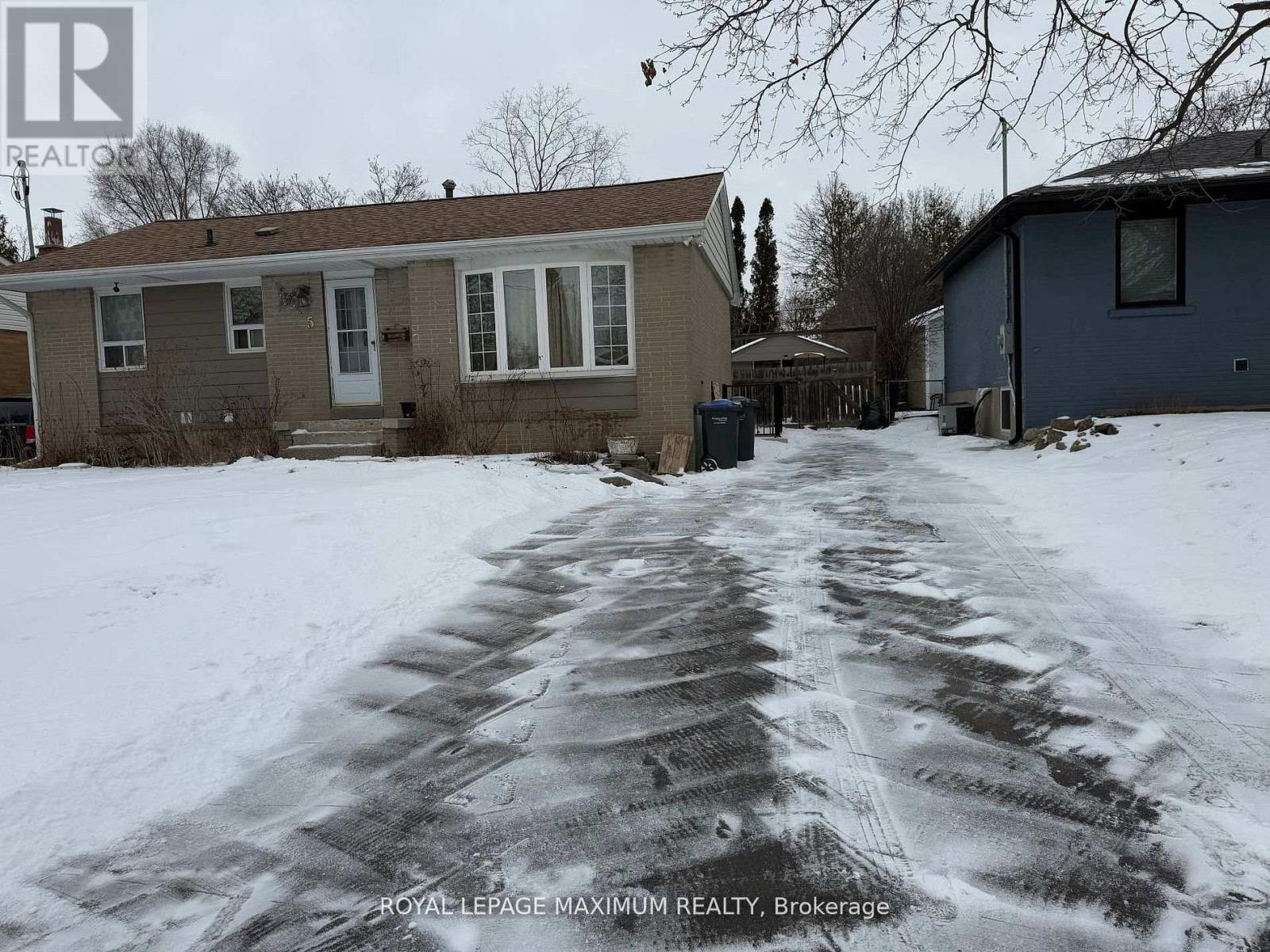 Upper - 5 Lawrence Crescent, Brampton, Ontario  L6W 2P2 - Photo 1 - W12696814