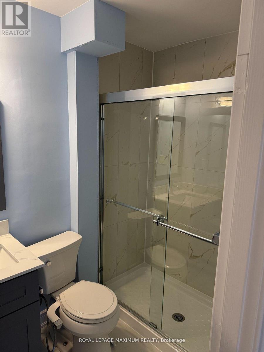 Upper - 5 Lawrence Crescent, Brampton, Ontario  L6W 2P2 - Photo 6 - W12696814