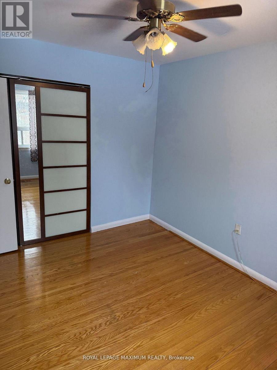 Upper - 5 Lawrence Crescent, Brampton, Ontario  L6W 2P2 - Photo 9 - W12696814