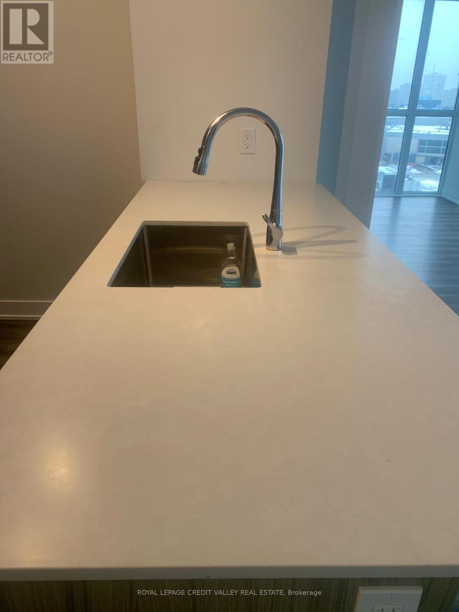 1203 - 430 Square One Drive, Mississauga, Ontario  L5B 0R7 - Photo 7 - W12696908