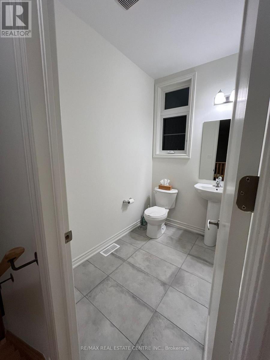 1061 Trailsview Avenue, Cobourg, Ontario  K9A 4J5 - Photo 9 - X12696810