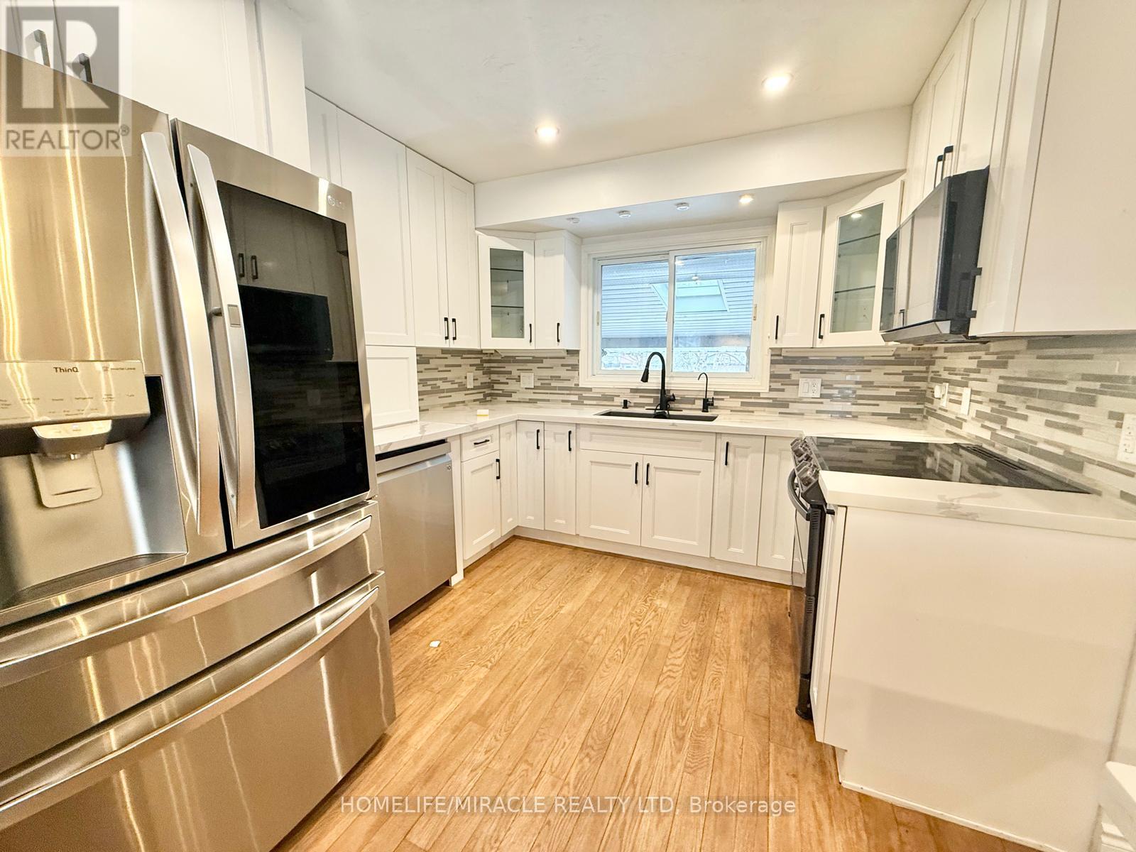 Main Unit - 12 Foster Crescent E, Waterloo, Ontario  N1R 4R1 - Photo 10 - X12696828