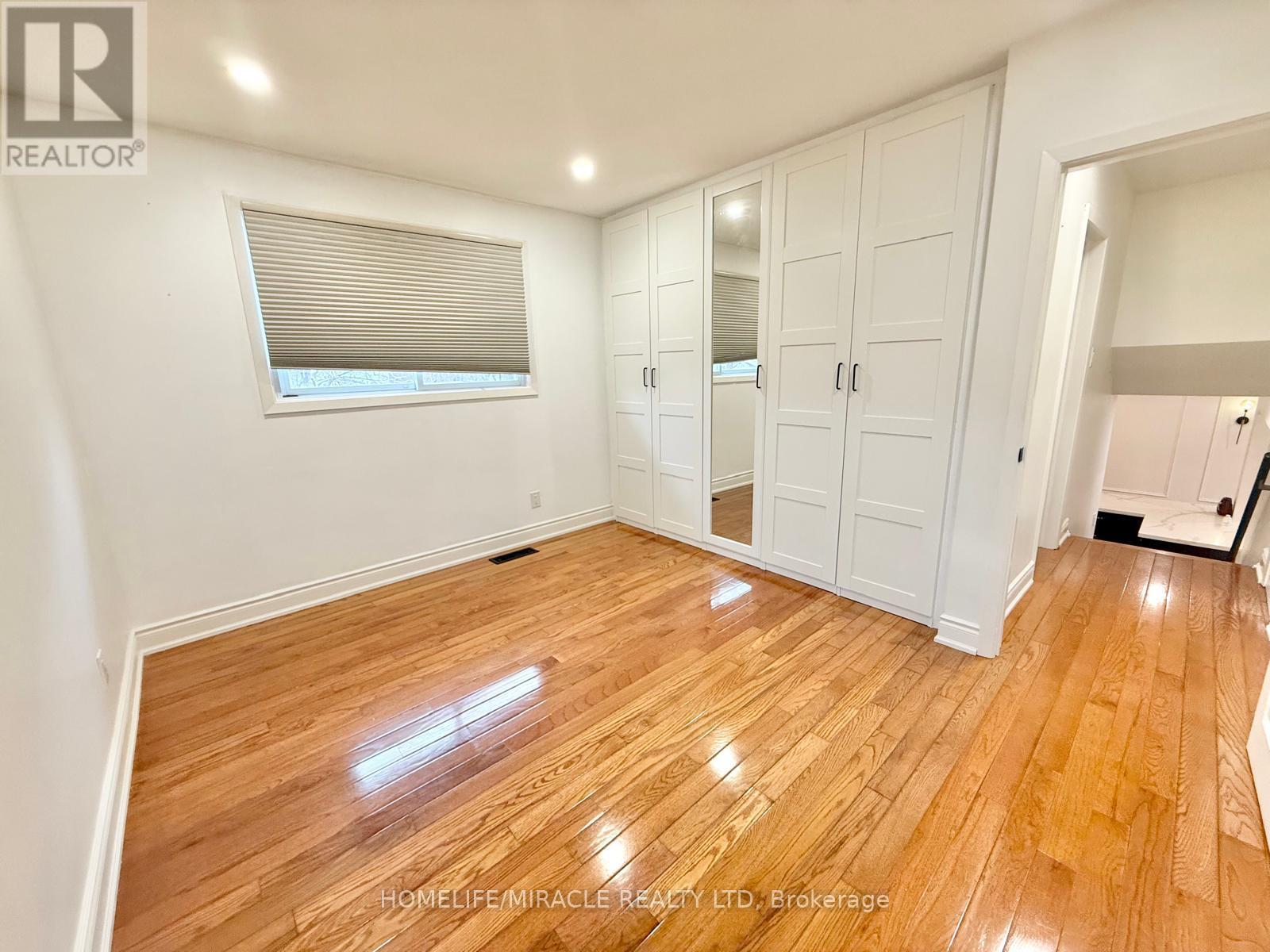 Main Unit - 12 Foster Crescent E, Waterloo, Ontario  N1R 4R1 - Photo 15 - X12696828