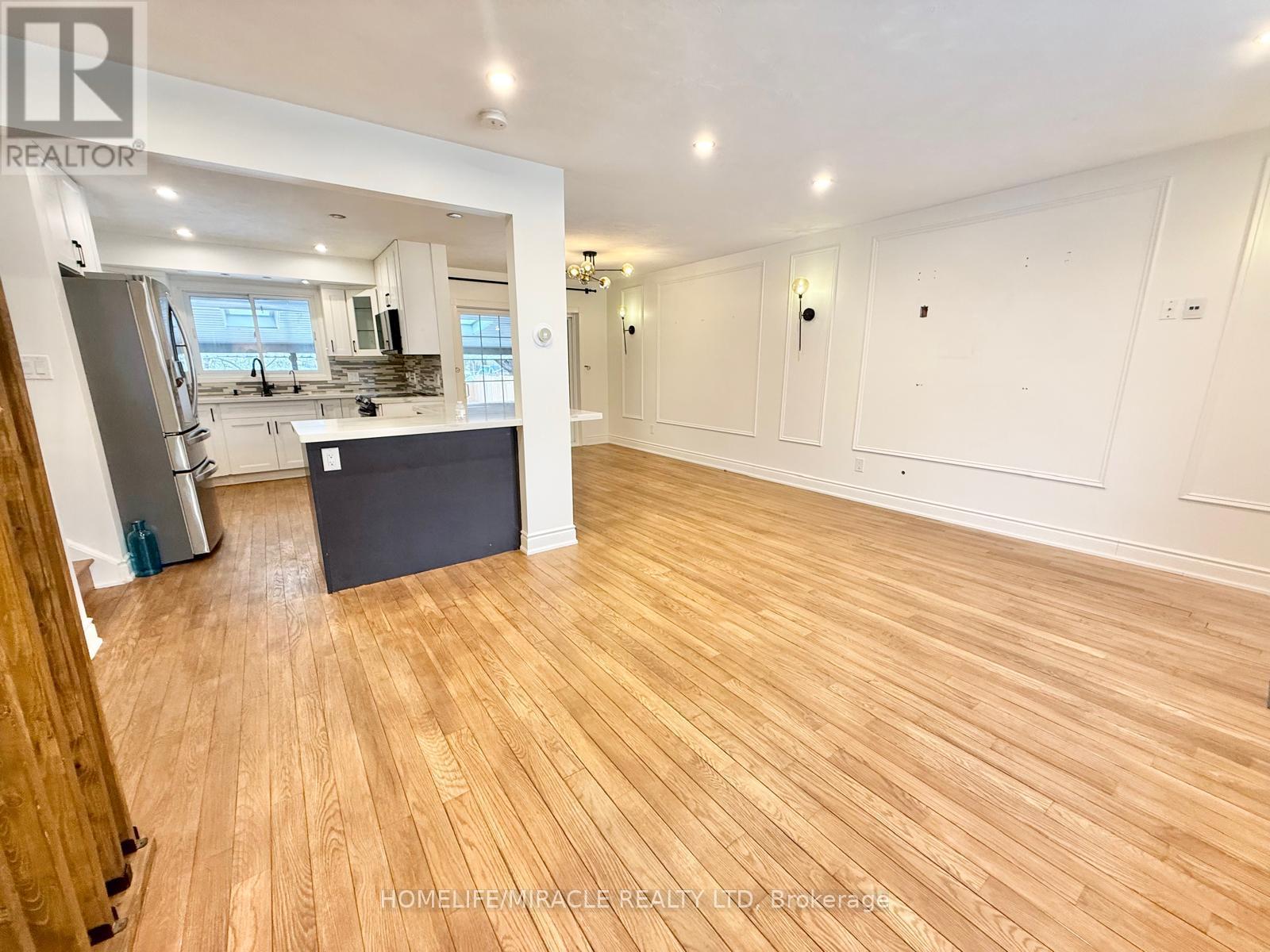 Main Unit - 12 Foster Crescent E, Waterloo, Ontario  N1R 4R1 - Photo 2 - X12696828