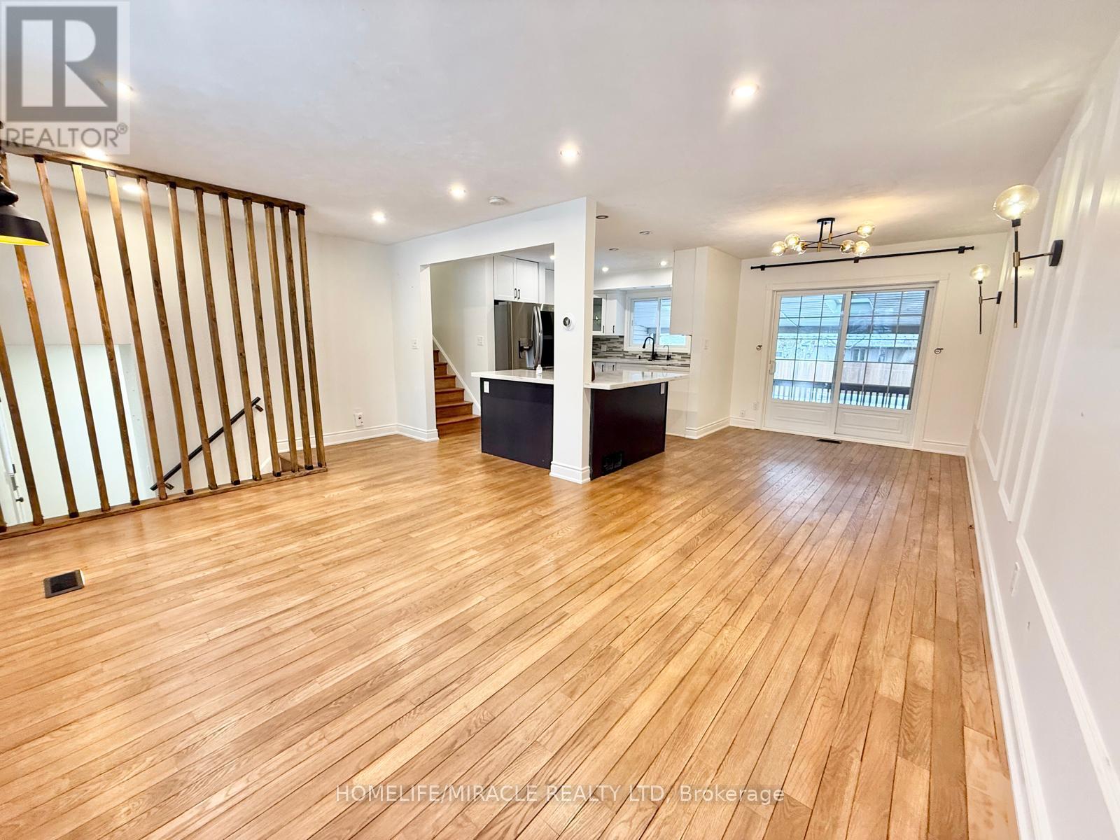 Main Unit - 12 Foster Crescent E, Waterloo, Ontario  N1R 4R1 - Photo 3 - X12696828