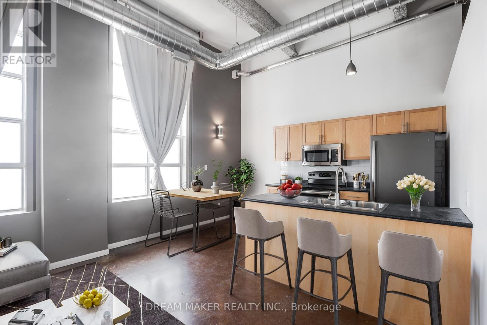 11 Rebecca Street, Hamilton, Ontario  L8R 3H7 - Photo 1 - X12696840