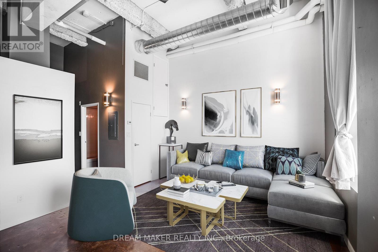 11 Rebecca Street, Hamilton, Ontario  L8R 3H7 - Photo 2 - X12696840