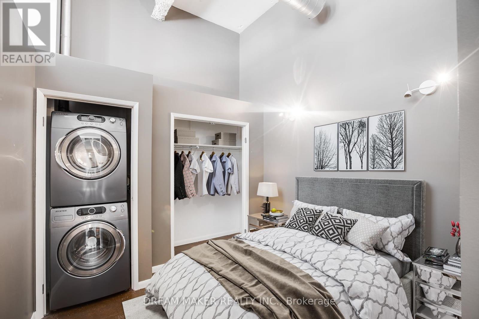 11 Rebecca Street, Hamilton, Ontario  L8R 3H7 - Photo 4 - X12696840