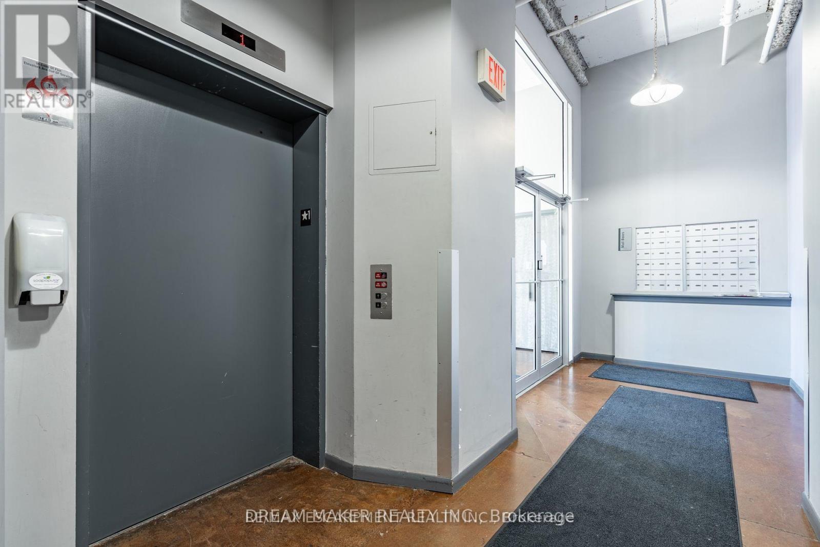 11 Rebecca Street, Hamilton, Ontario  L8R 3H7 - Photo 6 - X12696840