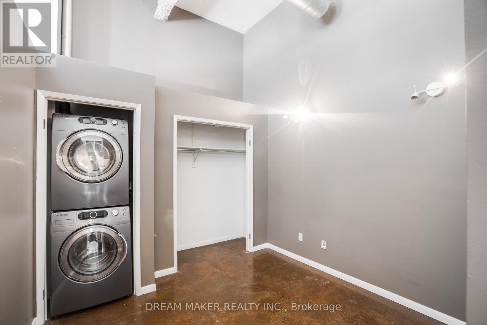 11 Rebecca Street, Hamilton, Ontario  L8R 3H7 - Photo 7 - X12696840