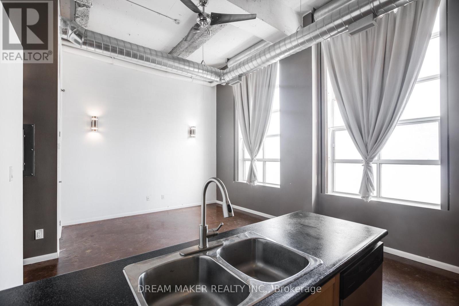 11 Rebecca Street, Hamilton, Ontario  L8R 3H7 - Photo 9 - X12696840