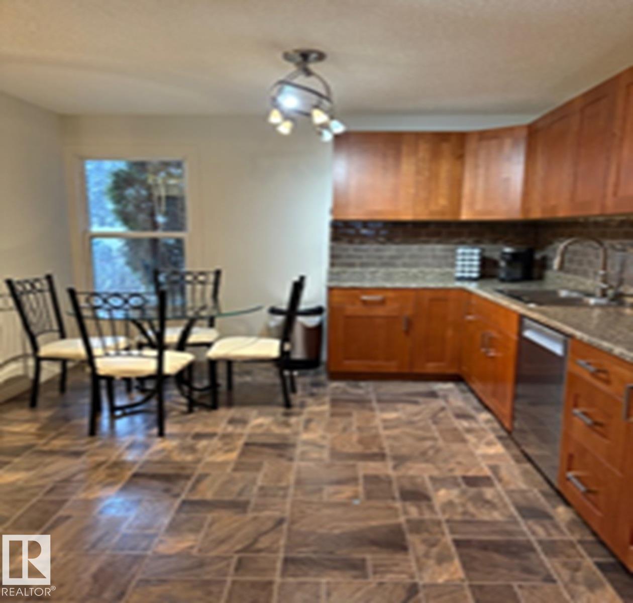 104 Greenfield Es, St. Albert, Alberta T8N 2G2 - Photo 5 - E4466832