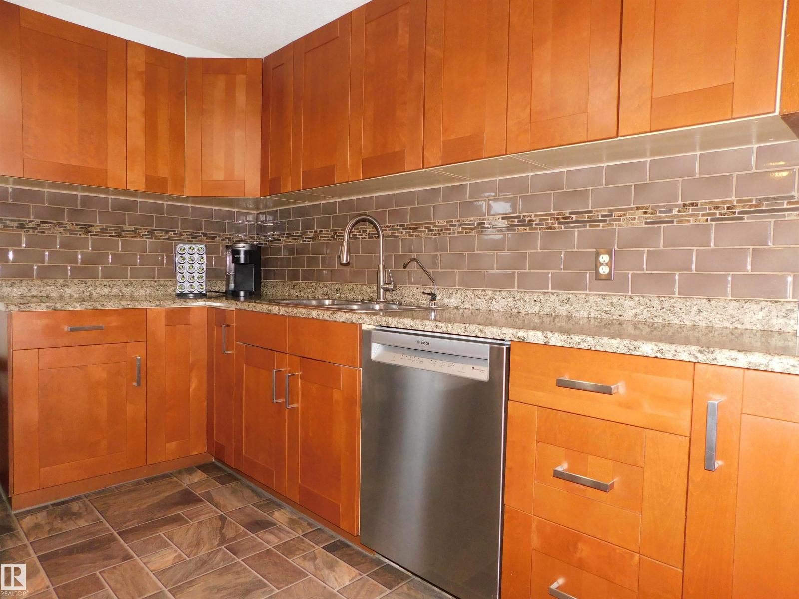 104 Greenfield Es, St. Albert, Alberta T8N 2G2 - Photo 7 - E4466832