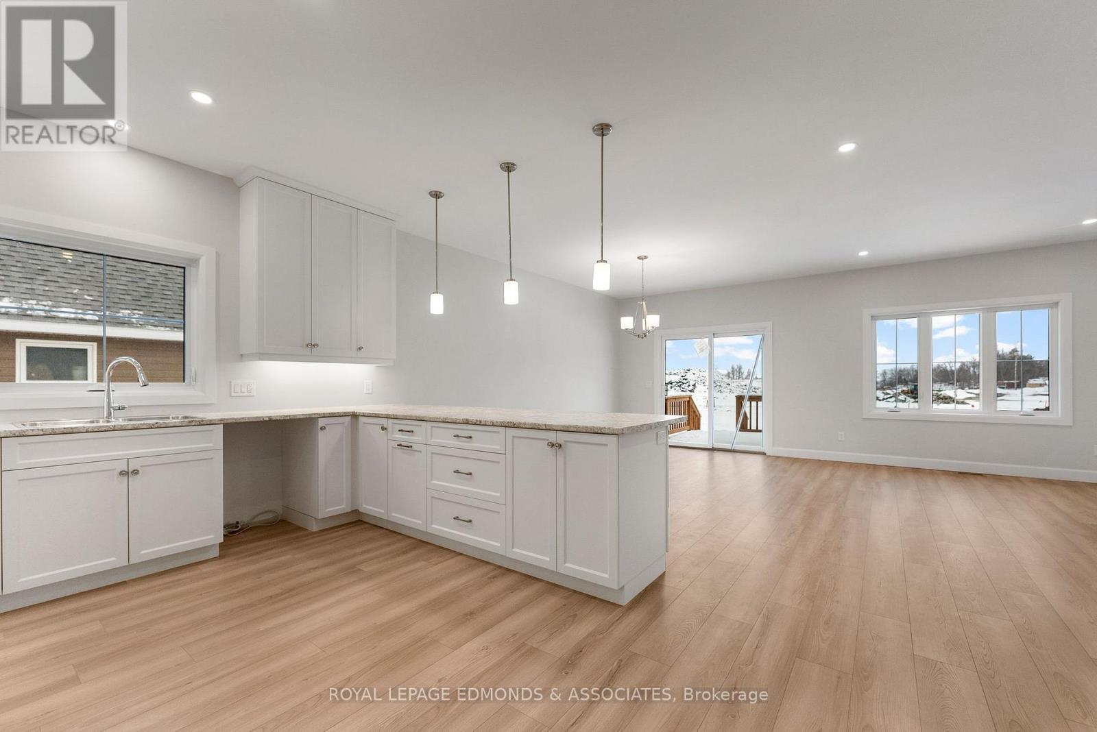 22 Bamagillia Street, Whitewater Region, Ontario  K0J 1K0 - Photo 10 - X12697052