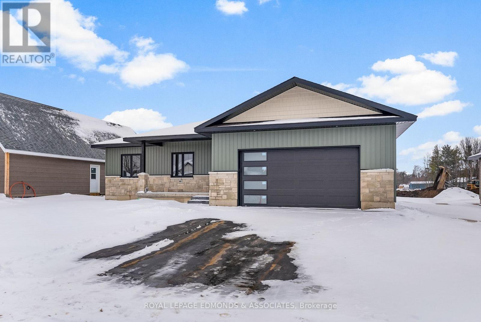 22 Bamagillia Street, Whitewater Region, Ontario  K0J 1K0 - Photo 3 - X12697052