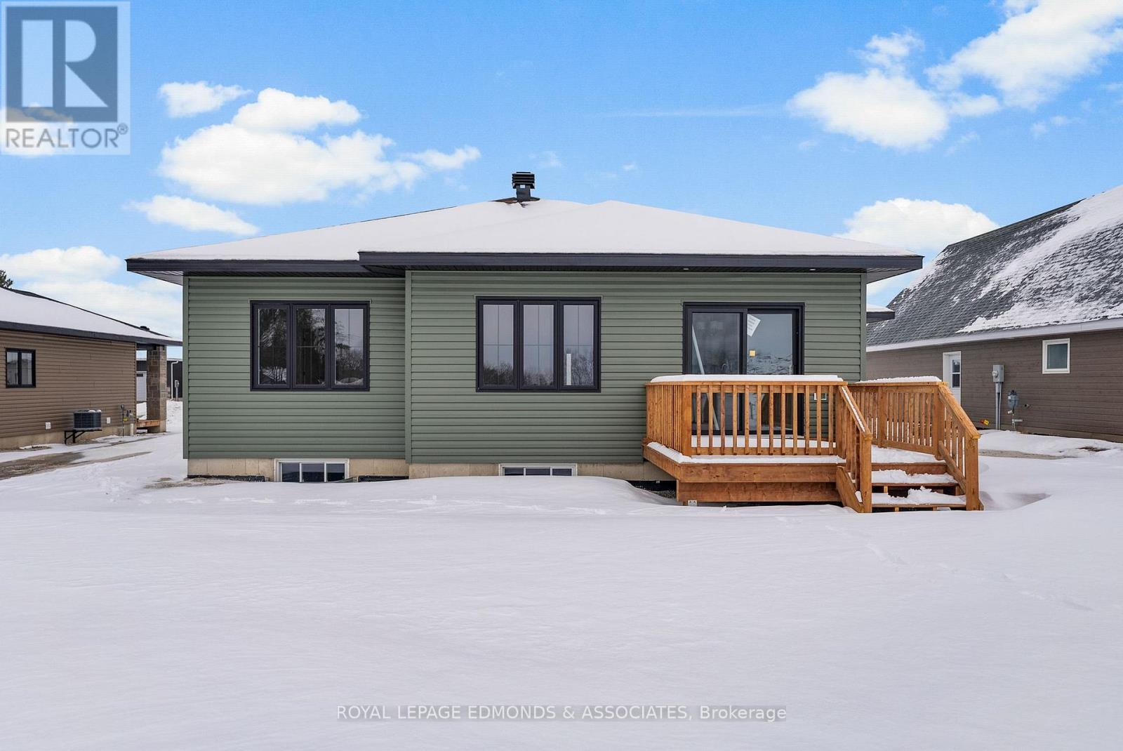 22 Bamagillia Street, Whitewater Region, Ontario  K0J 1K0 - Photo 34 - X12697052