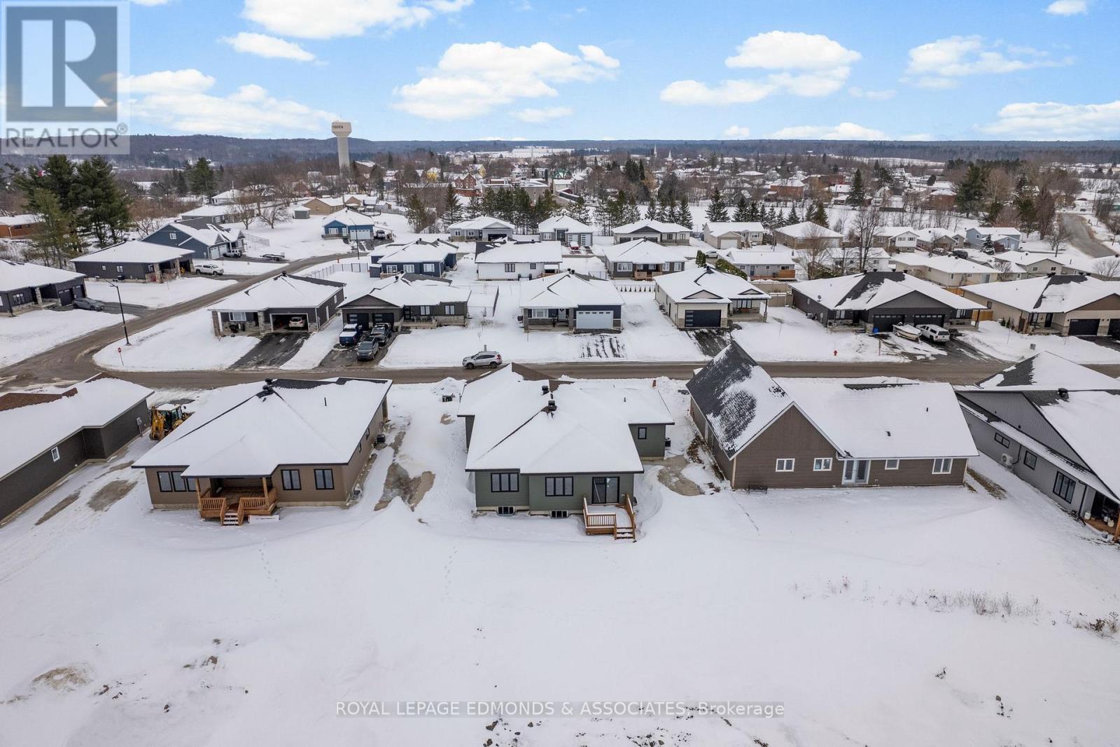 22 Bamagillia Street, Whitewater Region, Ontario  K0J 1K0 - Photo 38 - X12697052