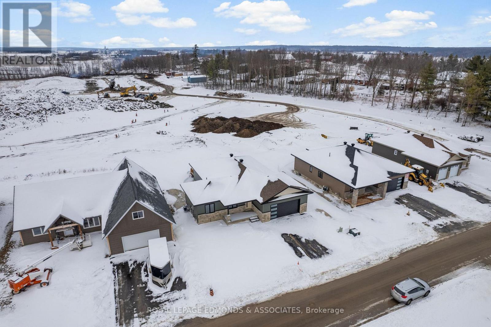 22 Bamagillia Street, Whitewater Region, Ontario  K0J 1K0 - Photo 5 - X12697052