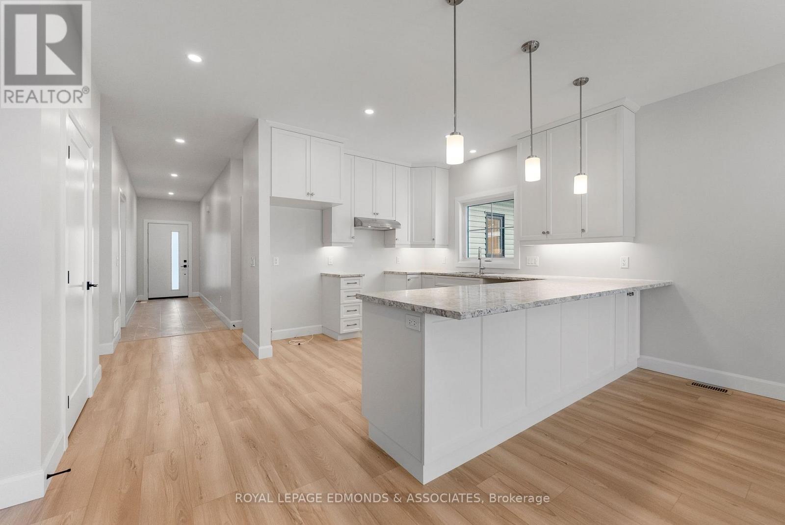 22 Bamagillia Street, Whitewater Region, Ontario  K0J 1K0 - Photo 7 - X12697052