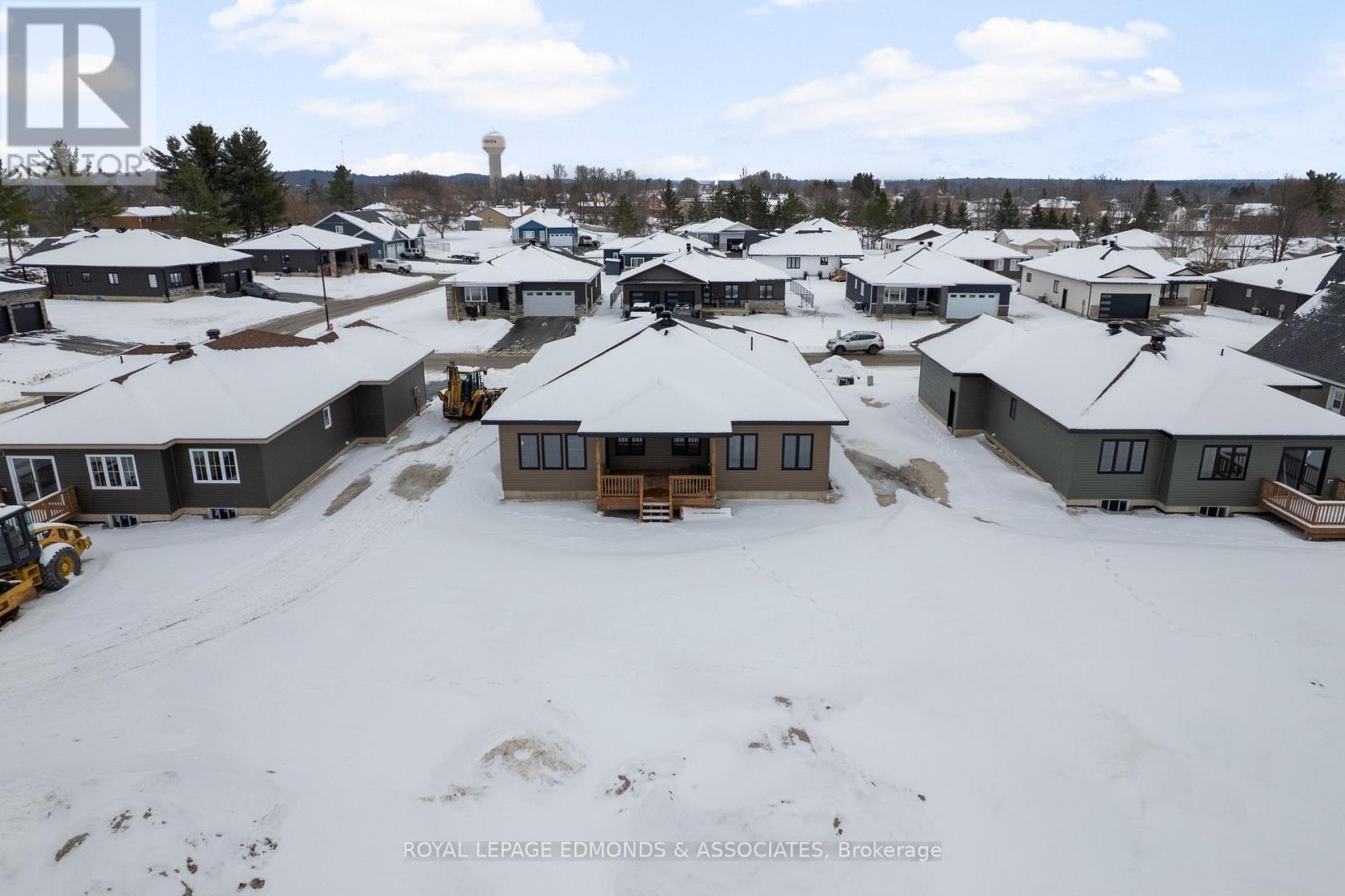 26 Bamagillia Street, Whitewater Region, Ontario  K0J 1K0 - Photo 13 - X12697060