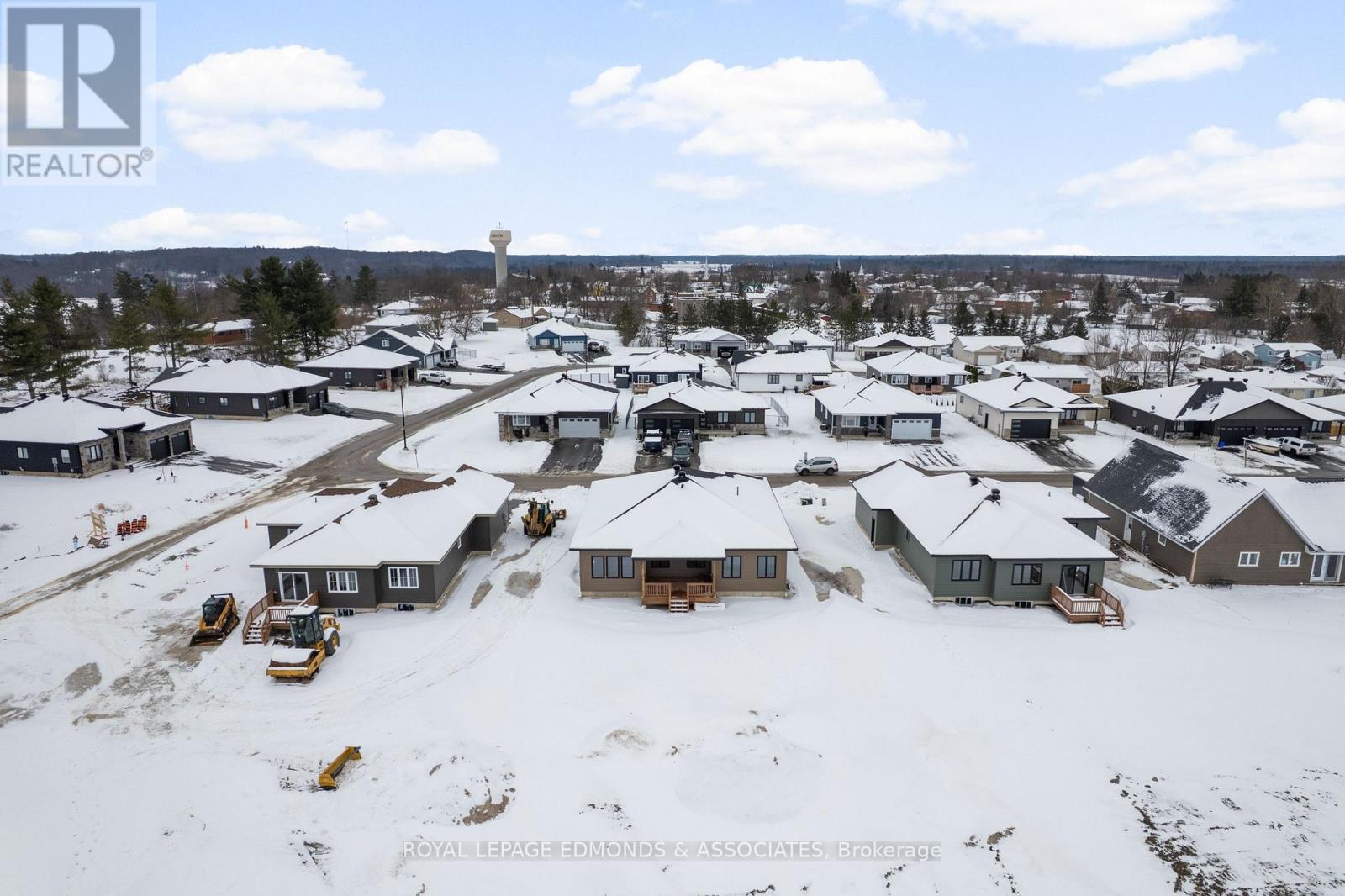 26 Bamagillia Street, Whitewater Region, Ontario  K0J 1K0 - Photo 15 - X12697060