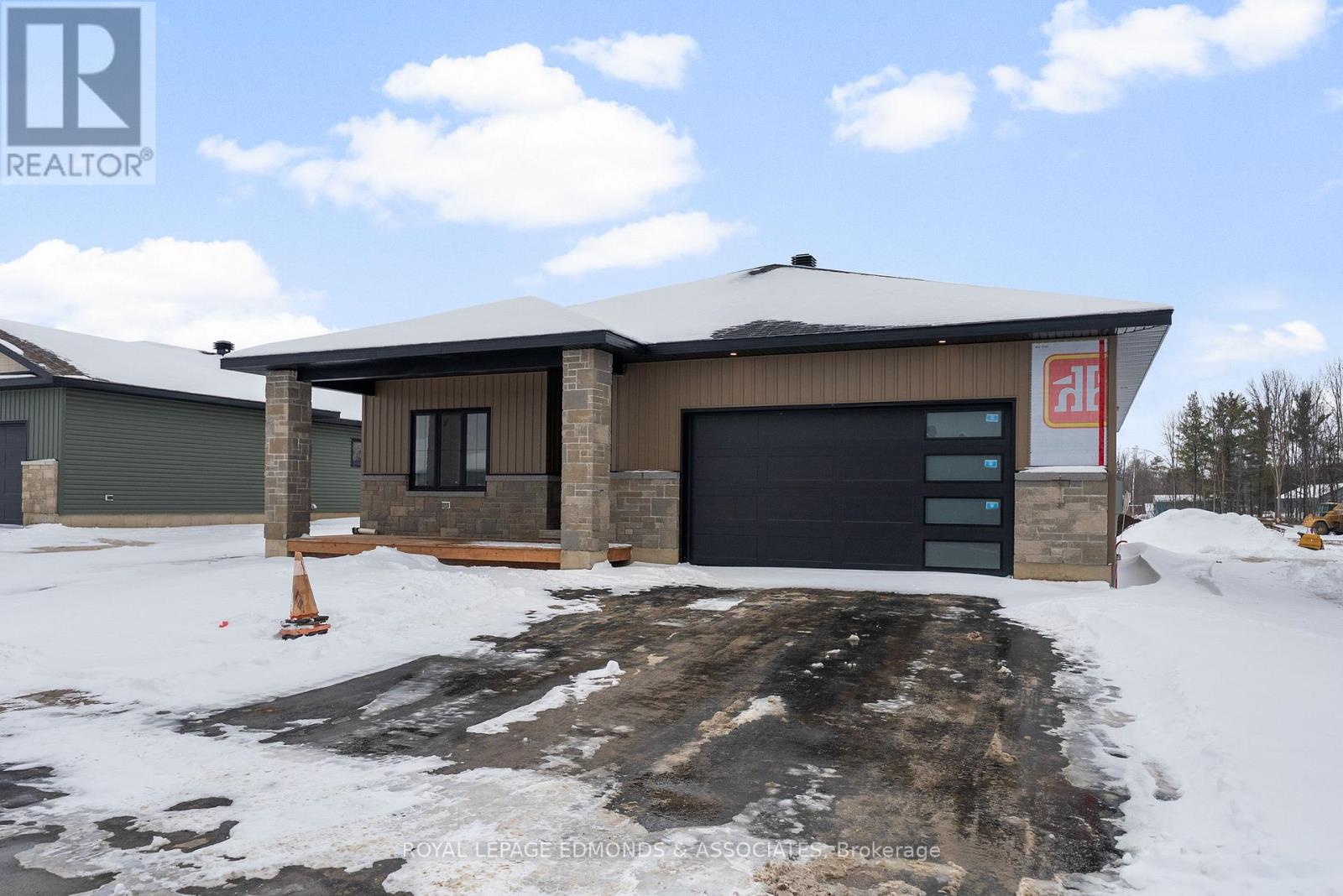 26 Bamagillia Street, Whitewater Region, Ontario  K0J 1K0 - Photo 2 - X12697060