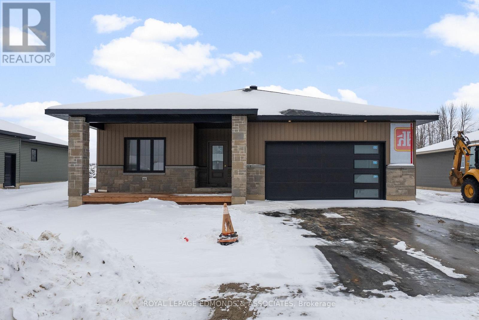 26 Bamagillia Street, Whitewater Region, Ontario  K0J 1K0 - Photo 3 - X12697060