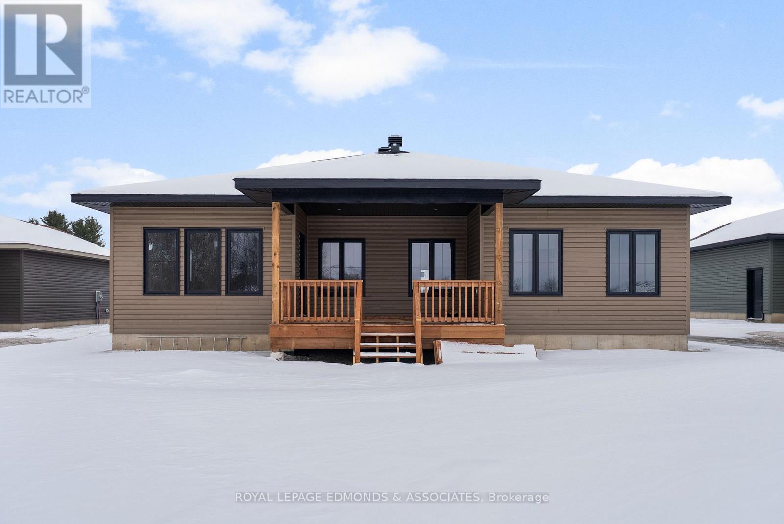 26 Bamagillia Street, Whitewater Region, Ontario  K0J 1K0 - Photo 5 - X12697060