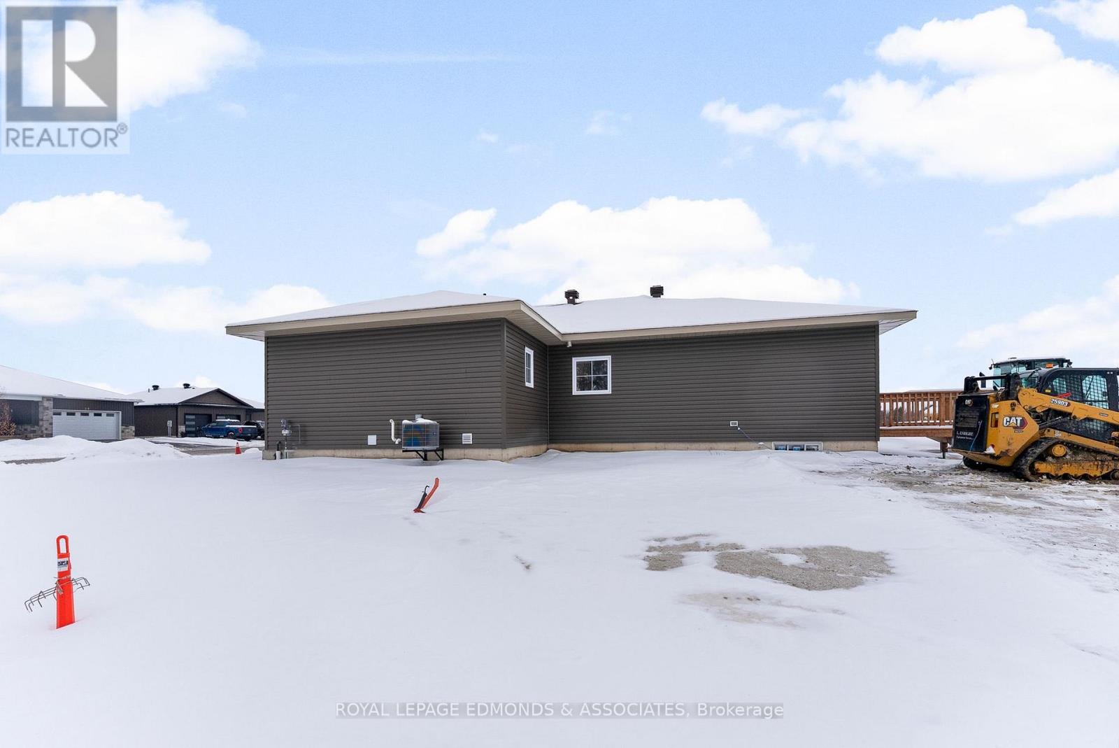 30 Bamagillia Street, Whitewater Region, Ontario  K0J 1K0 - Photo 11 - X12697116