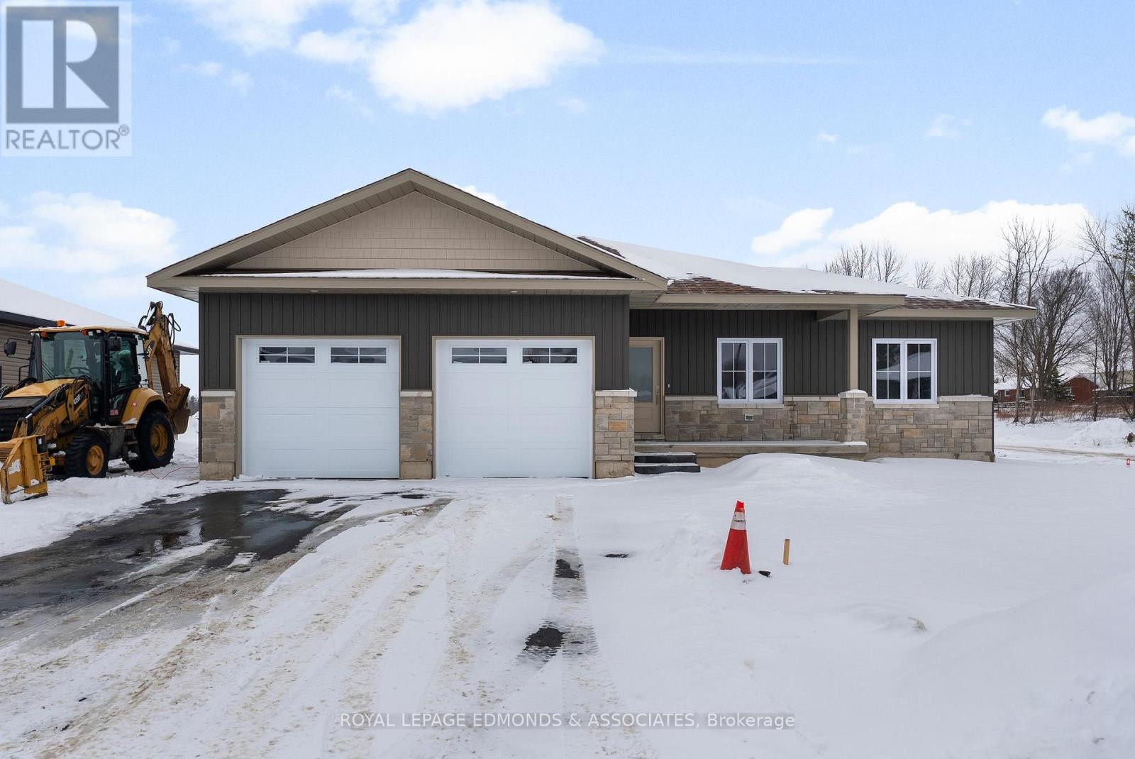 30 Bamagillia Street, Whitewater Region, Ontario  K0J 1K0 - Photo 2 - X12697116