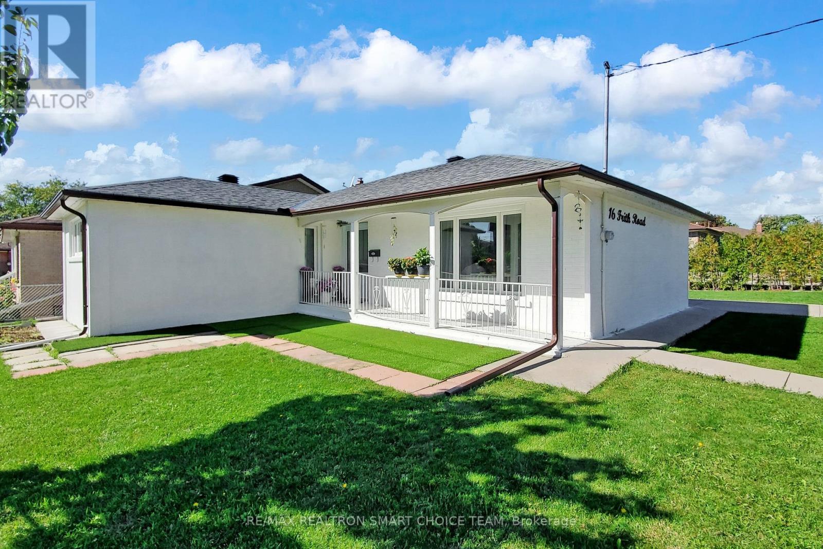 16 FRITH ROAD, Toronto, Ontario