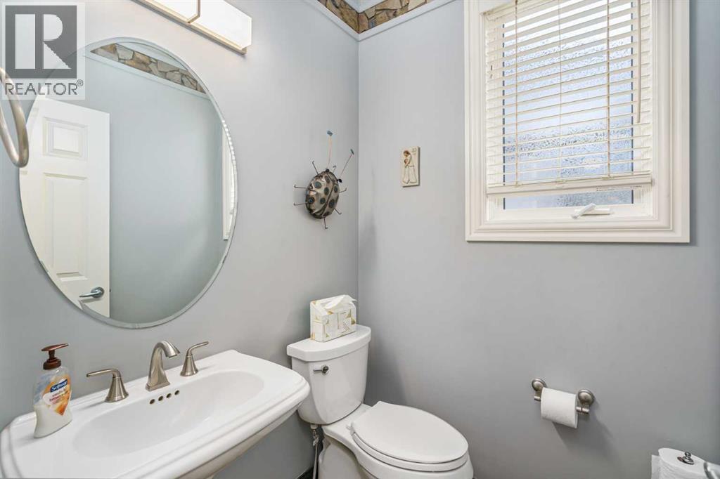 6002 Bow Crescent Nw, Calgary, Alberta  T3B 2B9 - Photo 11 - A2278987