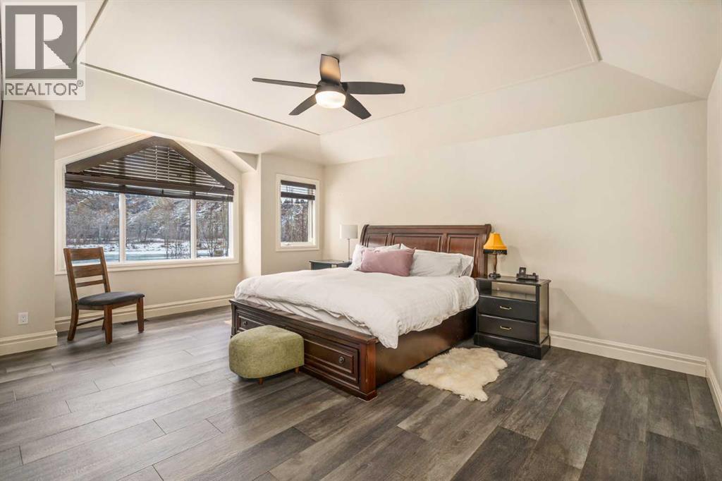 6002 Bow Crescent Nw, Calgary, Alberta  T3B 2B9 - Photo 15 - A2278987